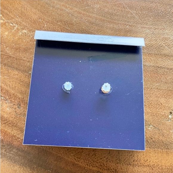 J’adore Studs Earirngs - Picture 2 of 2